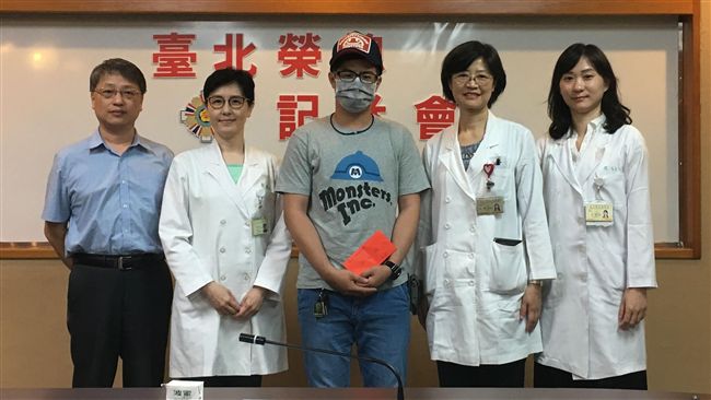異物吹進眼竟染上這種蟲　男險失明