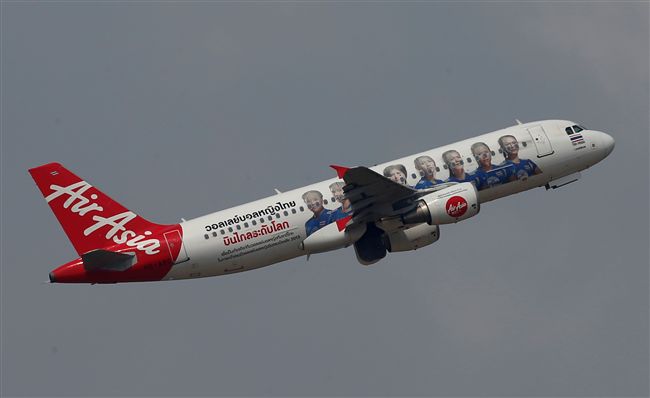 飛機狂震嚇哭乘客　機長喊話成功救援
