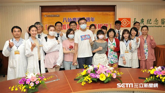孩鼓勵「媽媽加油！」　她挺過塵爆痛