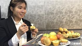 營養師蘇秀悅說，奇異果、聖女小番茄、芭樂等對餐後血糖影響不大，屬於低GI水果。（圖／記者楊晴雯攝）