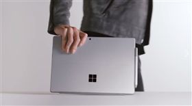 微軟 二合一筆電Surface Pro　翻攝影片