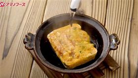 日本食品公司推出「沖泡式雞排」。（圖／翻攝自 
アマノフーズ 公式チャンネルYouTube）