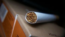 香菸 菸
https://www.flickr.com/photos/hexenesi/3810199354/in/photolist-6NGgwj-39LCQy-emT2X-55cjkU-7NUJww-9H2vDg-ahbVPW-62xHGz-VBabHJ-6JNMXp-6JSSfS-ahbVQG-ahbVPf-9q5cVH-9LSaRi-7QnunB-ajVePK-99D7B8-EPg8f-s