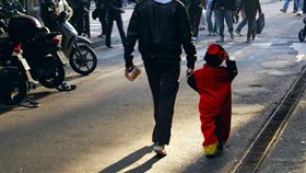 -父子-親情-父愛-爸爸-兒子-▲圖／攝影者twentymindsomething, flickr CC License-https://www.flickr.com/photos/nihanpeker/3334451490/