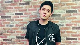 盧學叡左耳能聽見聲音了（圖／盧學叡臉書）