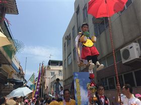 「全球十大古怪節日」之一的包山節，默許在地居民策劃一場史上最高調的綁架案