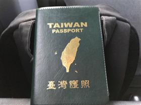 過境美國自稱亞洲第一女總統文膽　網友：你是第一海膽吧？（圖／翻攝自張之豪臉書）

