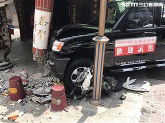 印度神車爆衝撞斷廟柱　網友：賀成交