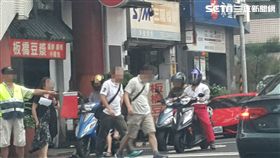 樓翁介紹林姓友人投資土地卻血本無歸，林翁大、小兒子出面要錢，卻錯手勒斃樓翁，索性將他分屍後再分兩地丟棄，警方循線逮獲兩人，訊後依殺人罪送辦（翻攝畫面）