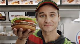 Google Home,亞馬遜,蘋果,廣告,Google,皇堡,漢堡王,智能音箱　圖／翻攝自YouTube影片