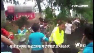 陸國小生為搶泳池　竟發狠上演全武行