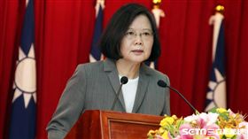 國防部27日舉辦晉任授階典禮，由國防部長馮世寬主持，總統蔡英文也出席　記者邱榮吉攝