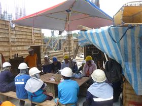 勞工局宣導勞工進行防曬補水休息。（圖／翻攝畫面）