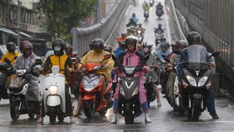 北部濕涼探18度　3縣市發大雨特報