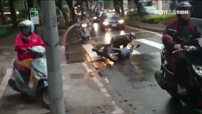 雨天騎車打滑　「標線」竟是隱形殺手