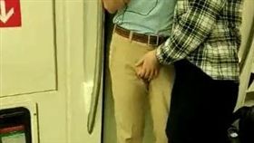 捷運,高雄,高捷,摸下體,摸奶,胸部　圖／翻攝自爆料公社