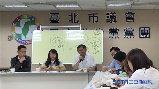 柯突襲拜託　民進黨團含淚支持換地案