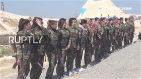 子彈險爆頭！庫德女兵微笑殲IS份子