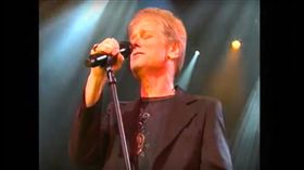 Na Na Hey Hey Kiss Him Goodbye,狄卡洛(Youtube https://www.youtube.com/watch?v=HQOFm1gvhn4)