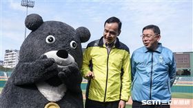 新北市長朱立倫與台北市長柯文哲視察新莊棒球場 圖／記者林敬旻攝