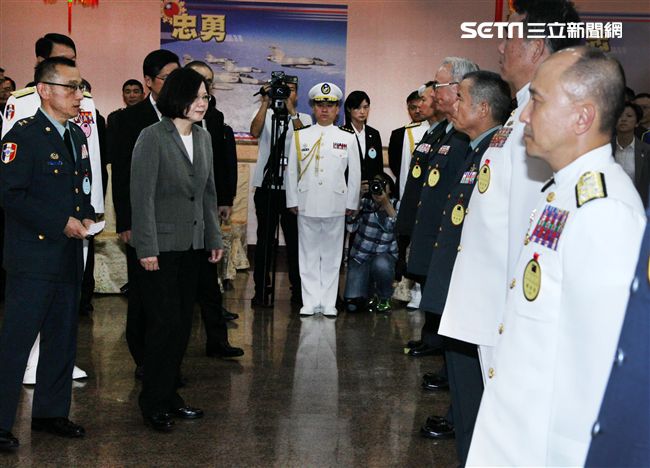 中華民國106年下半年陸、海、空軍將官晉任布達暨授階典禮。（記者邱榮吉/攝影）