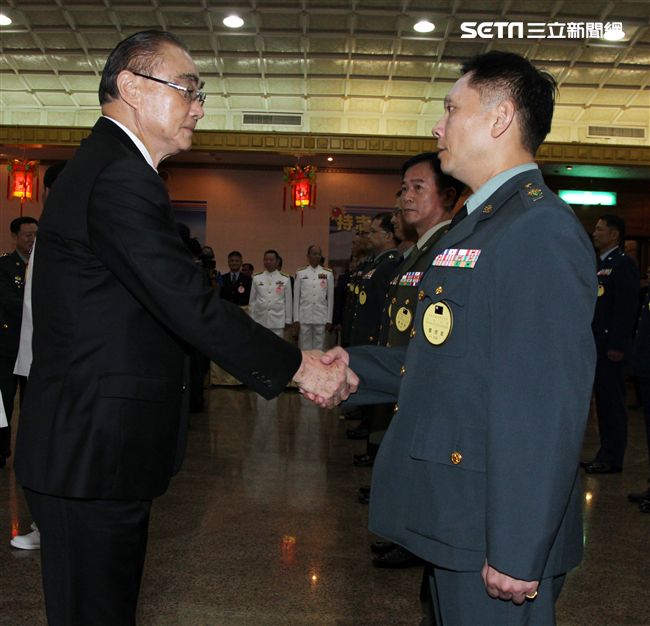中華民國106年下半年陸、海、空軍將官晉任布達暨授階典禮。（記者邱榮吉/攝影）