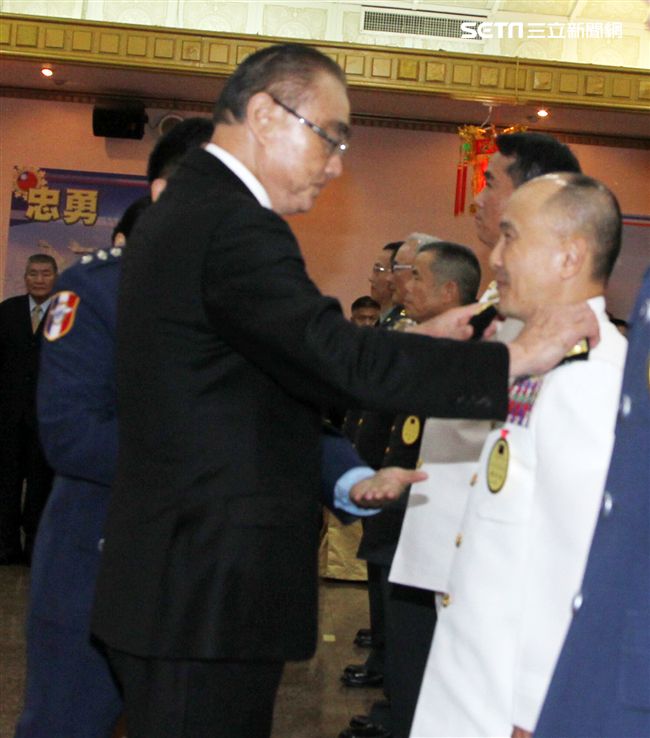 中華民國106年下半年陸、海、空軍將官晉任布達暨授階典禮。（記者邱榮吉/攝影）