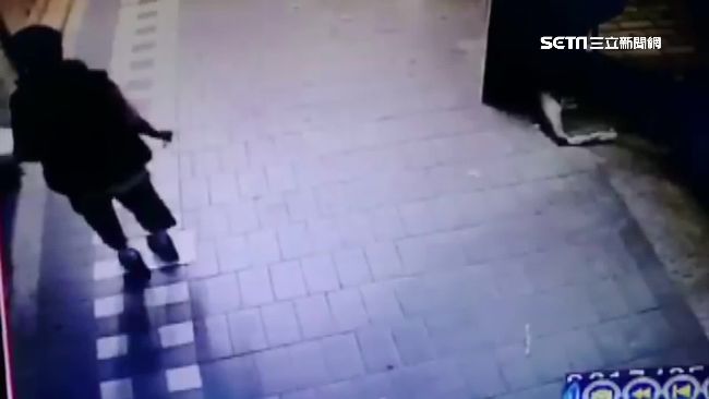 瘋狂粉絲跟蹤童星　紙條示愛：喜歡你