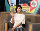 蔡黃汝（豆花妹）上三立新聞網安安大明星直播。（記者邱榮吉/攝影）