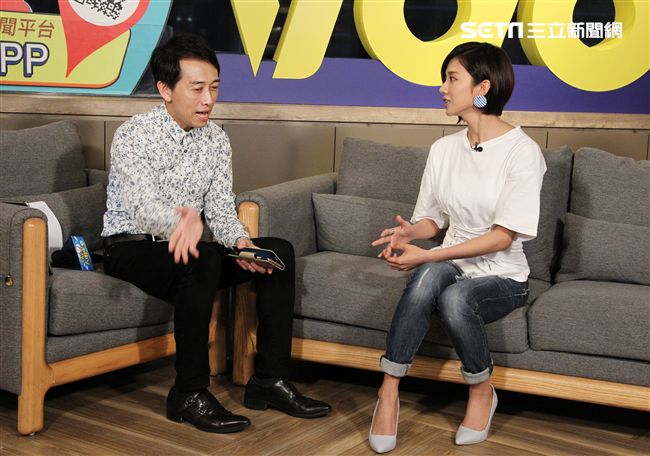蔡黃汝（豆花妹）上三立新聞網安安大明星直播。（記者邱榮吉/攝影）