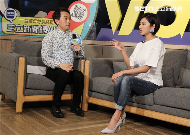 蔡黃汝（豆花妹）上三立新聞網安安大明星直播。（記者邱榮吉/攝影）