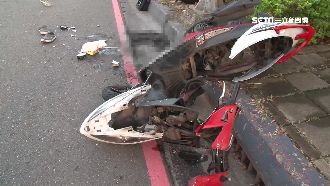 機車高速衝撞人行道　騎士當場吐血