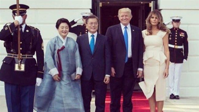 文在寅上任後首訪美　第一夫人狂比美