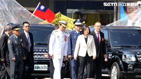 總統蔡英文主持三軍五校畢業典禮／反年改民眾門口抗議　邱榮吉攝