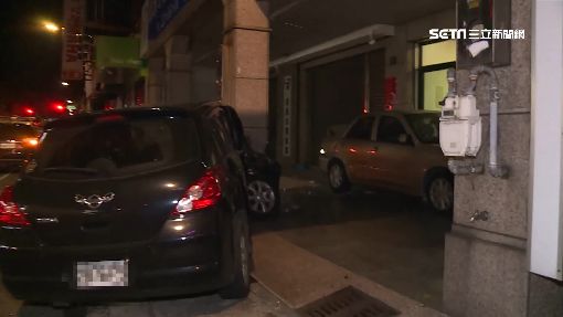 兩車路口相撞 波及路邊車 駕駛竟肇逃
