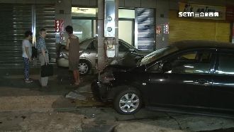 兩車相撞波及路邊車　駕駛竟棄車肇逃