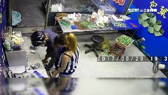 賊持刀搶劫　店員淡定開「錢少」抽屜