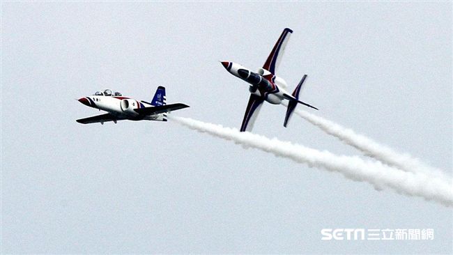 AT-3衝出跑道　空官機場一度封閉