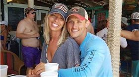 修圖,P圖,結婚,訂婚,照片,Ashley Guice　圖／翻攝自Boredpanda