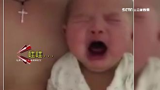 糗翻！男嬰聽《世上只有媽媽好》秒哭