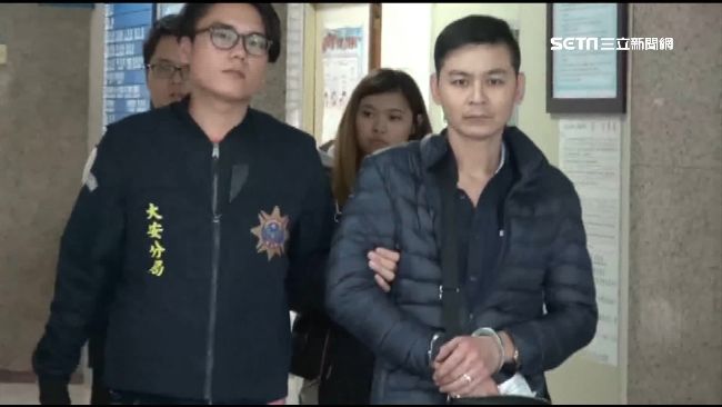 許嫌摩鐵駁火遭逮　女友黏踢踢愛相隨