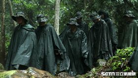 「106年度山隘行軍野營訓練」　陸軍司令王信龍雨中視察　邱榮吉攝