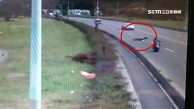 醉翁騎車邊飆罵 把手勾前車!慘摔身亡