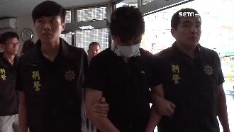 兒當詐騙車手被逮　母親崩潰哭倒地