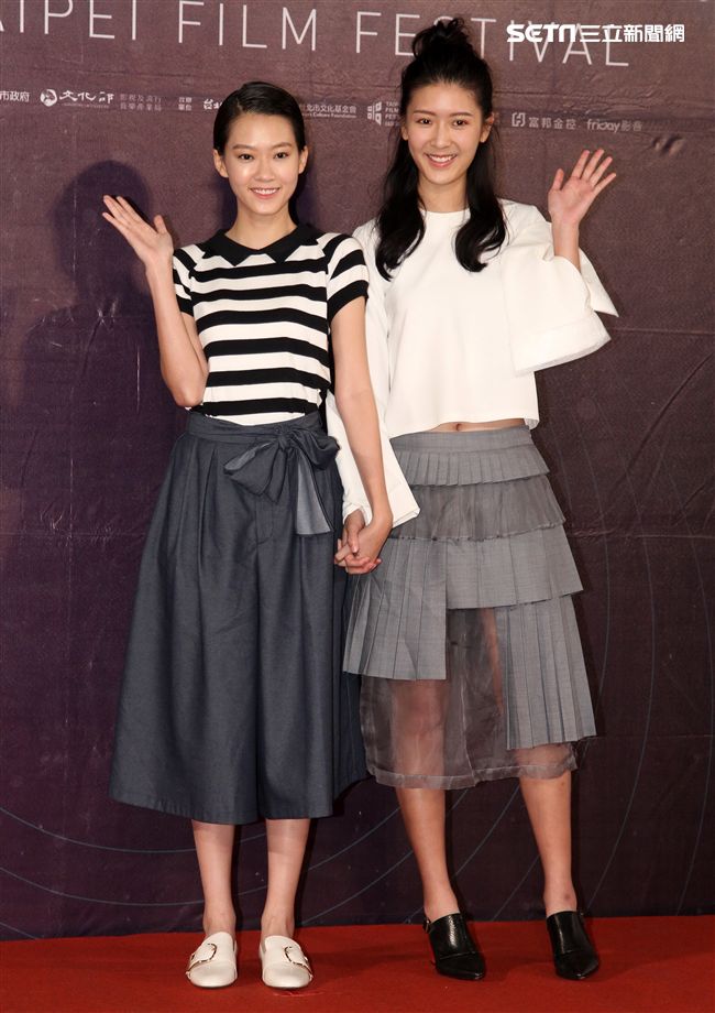 澳門電影「骨妹｣女主角廖子妤、余香凝，來台媒體見面會。（記者邱榮吉/攝影）