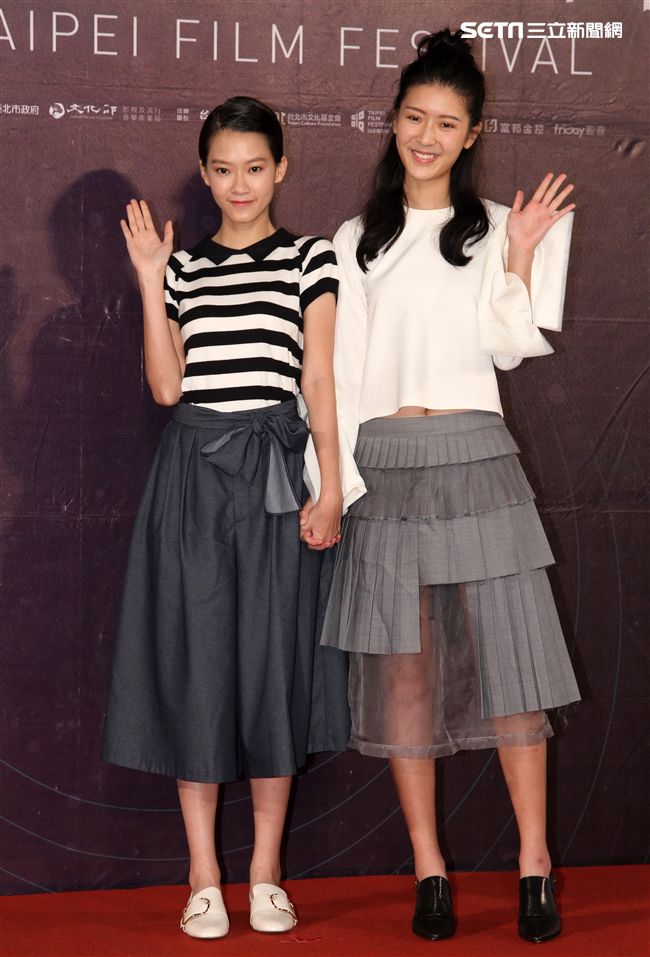 澳門電影「骨妹｣女主角廖子妤、余香凝，來台媒體見面會。（記者邱榮吉/攝影）