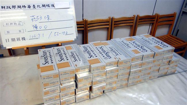 領隊攜54條菸闖關　損失近10萬