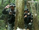 陸軍特戰指揮部特五營官兵在惡劣天候與險峻地形完成350公里山隘行軍，必須克服白天夜晚高低溫的變化，還結合多項山地叢林特種作戰的野營訓練，特戰弟兄們攜手同心、患難與共的袍澤情誼，讓特五營成為一支精實團結的鋼鐵勁旅。（記者邱榮吉/攝影）