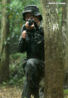 陸軍特戰指揮部特五營官兵在惡劣天候與險峻地形完成350公里山隘行軍，必須克服白天夜晚高低溫的變化，還結合多項山地叢林特種作戰的野營訓練，特戰弟兄們攜手同心、患難與共的袍澤情誼，讓特五營成為一支精實團結的鋼鐵勁旅。（記者邱榮吉/攝影）