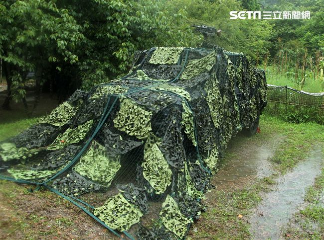 陸軍特戰指揮部特五營官兵在惡劣天候與險峻地形完成350公里山隘行軍，必須克服白天夜晚高低溫的變化，還結合多項山地叢林特種作戰的野營訓練，特戰弟兄們攜手同心、患難與共的袍澤情誼，讓特五營成為一支精實團結的鋼鐵勁旅。（記者邱榮吉/攝影）